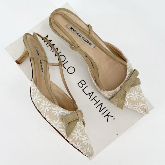Manolo Blahnik Cream Tan Floral Embroidered Bow Pointed Toe Slingback Heel IT 37 - Picture 1 of 12